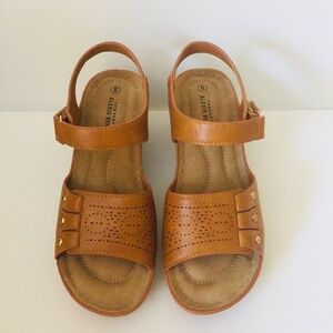 Alexis Bendel Ladies' Wedge Platform Sandals, Camel brown, Size 6. new